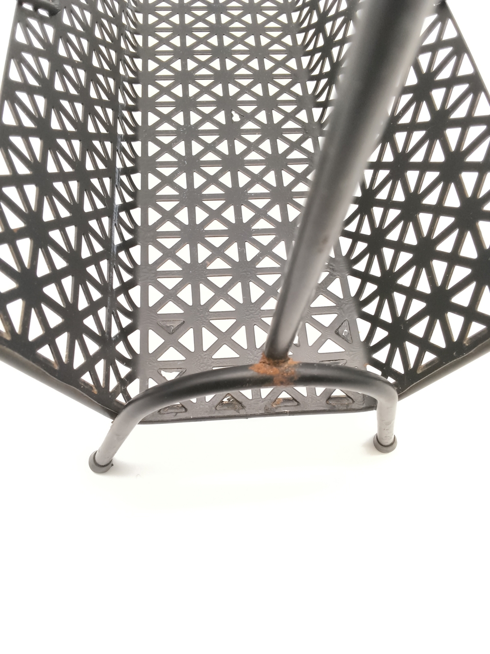 Vintage Mid-Century Modern Black Iron Maple Leaf Magazine Rack - Picture 12 of 14